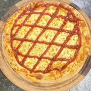 Doces: Romeu e Julieta - Pizza Grande (Ingredientes: Coberto C/ Mussarela, Goiabada)