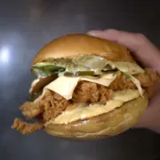 Hamburguer: FRANGO SALAD BURGUER - Hamburguer (Ingredientes: )