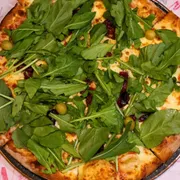 Vegetariana: Tomate Seco c/ Rucula - Pizza Grande (Ingredientes: Molho de Tomate Artesanal, Mussarela, Rúcula, Tomate Seco)