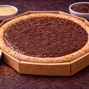 Nobres: 57 - Brigadeiro - Pizza Grande (Ingredientes: Leite Condensado, mussarela, chocolate preto, granulado)