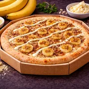 Nobres: 63 - Banana Especial - Pizza Grande (Ingredientes: Leite Condensado, mussarela, banana, cream cheese, chocolate branco)