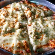 Clássicos: Frango C/ Catupiry - Pizza Gigante (Ingredientes: Catupiry, Frango Desfiado, Molho de Tomate, Mussarela, Orégano)