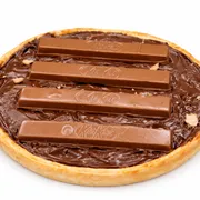 Doces Premium: 39-KitKat - Pizza Grande (Ingredientes: Chocolate, KitKat)