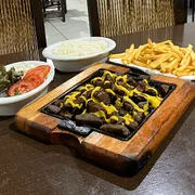Combos e Porções de Carne: Alcatra na Mostarda + Batata 800g - Combos 800g (Ingredientes: Combo)