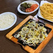 Combos e Porções de Carne: Alcatra Acebolada + Batata 800g - Combos 800g (Ingredientes: Combo)
