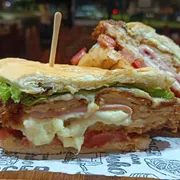 Lançamentos de Lanches: x frango turbo - Lanche (Ingredientes: Alface, file de frango empanado e recheado com presento e queijo, Tomate)