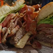 Lanches de Hamburguer de Costela: X COSTELA BACON - Lanche (Ingredientes: Alface, Bacon, Hambúrguer de Costela, Mussarela, Tomate)