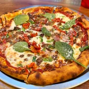 Clássicos: Toscana - Pizza Gigante (Ingredientes: Bacon, Carne Moída, Milho, Molho de Tomate, Mussarela, Orégano)
