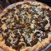 Nobres: Alcatra ao Barbecue - Pizza Gigante (Ingredientes: Alcatra, Barbecue, Molho de Tomate, Mussarela, Orégano)