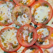 Tradicionais: Marguerita - Pizza Grande (Ingredientes: Tomate, Manjericão Fresco e Desidratado)