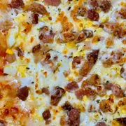 Especiais: Carbonara - Pizza Grande (Ingredientes: Bacon, Ovos, Creme de Leite, Parmesão)