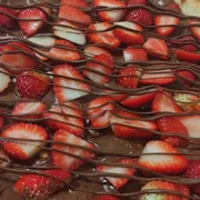Doces: Sensação - Pizza Grande (Ingredientes: Morango, Chocolate ao Leite)