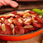 Porções: Porção: Calabresa Acebolada 500g - Grande (Ingredientes: Azeitona, calabresa, cebola)