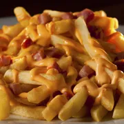 Porções: Porção Fritas Com Bacon e Cheddar 500g - Grande (Ingredientes: CHEDDAR, fritas com bacon)
