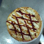 Doces: Cheesecake - Pizza Gigante (Ingredientes: Chocolate Branco, Cream Cheese, Creme de morango)