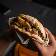 xis: Xis Salada - Xis (Ingredientes: Alface, Ervilha, Hambúrguer de Carne, Maionese, Milho, Ovo, Queijo 2 fatias, Tomate)