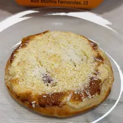 Esfihas Doces: Sonho de Padaria - Esfiha (Ingredientes: Catupiry, Chocolate Branco, Coco Ralado)