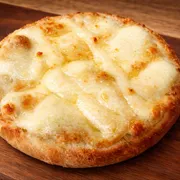 Esfihas Salgadas: 3 Queijos - Esfiha Salgada (Ingredientes: Mussarela, Catupiry, Parmesão)