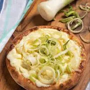 Esfihas Tradicionais: Queijo com Alho Poró - Esfiha (Ingredientes: Esfiha)