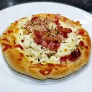 Esfihas Tradicionais: Bacon com Mussarela - Esfiha (Ingredientes: Esfiha)