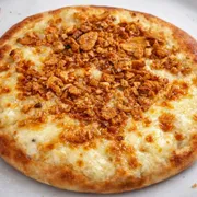 Esfihas Salgadas: Mussarela Com Alho Frito - Esfiha Salgada (Ingredientes: Mussarela, Alho Frito)