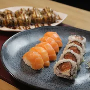 A la carte: Yõsei Essencial - A la carte (Ingredientes: 10 Hots, 5 niguiri salmao, 5 Uramaki phila)