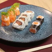 A la carte: Yõsei Selection - A la carte (Ingredientes: 4 hossomaki phila, 4 joe phila, 4 uramaki phila)