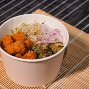 Poke: Poke Salmão Empanado - Arroz Cream cheese Salmão empanado Cebola roxa Sunomono Broto 400g