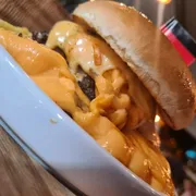 Lançamentos de Lanches: X Cheddar Duplo - Lanche (Ingredientes: 02 Hamburgueres de Fraldinha, Cheddar)