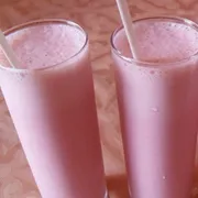 Sucos de Polpa & Natural: Suco Polpa Morango com Leite - Suco Polpa de Morango Batido com Leite