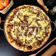 Tradicionais: Caviar do Sertão - Pizza Grande (Ingredientes: Carne de Sol, Creme de Leite, Mussarela, Orégano, Rapadura)