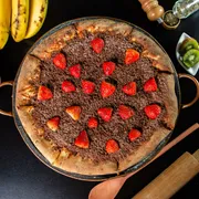 Doces: sensação - Pizza Grande (Ingredientes: Chocolate, Granulado, Morango, Mussarela)