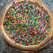 Doces: 101- Confete - Pizza Grande (Ingredientes: Creme de Leite, Chocolate, Confete)