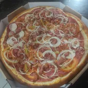 Especiais: 18- Calabresa Especial - Pizza Grande (Ingredientes: Molho, Mussarela, Calabresa, Tomate, Cebola, Bacon)