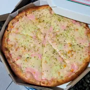 Especiais: 34- Pérola Cremosa - Pizza Grande (Ingredientes: Molho, Frango, Milho, Creme de Strogonoff, Mussarela)