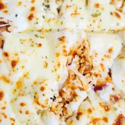 Tradicionais: 21 - Frango Catupiry - Pizza Grande (Ingredientes: Catupiry, Frango Desfiado, Molho de Tomate, Mussarela)