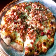 Clássicos: Bacon - Pizza Gigante (Ingredientes: Bacon, Molho de Tomate, Mussarela, Orégano)
