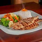 ALMOÇO PRIME: Marmita Frango Light - Almoço Executivo Prime (Ingredientes: Arroz, feijão, frango grelhado, seleta de legumes salteada na manteiga)