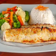 ALMOÇO PRIME: Marmita Light Tilápia - Almoço Executivo Prime (Ingredientes: Arroz, feijão, Filé de Tílapia, seleta de legumes salteada na manteiga)