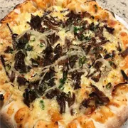 Clássicos: Vaca Atolada - Pizza Gigante (Ingredientes: Bacon, Carne Moída, Milho Verde, Molho de Tomate, Mussarela, Orégano)