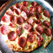 Clássicos: Calabresa - Pizza Gigante (Ingredientes: Calabresa, Molho de Tomate, Mussarela, Orégano)