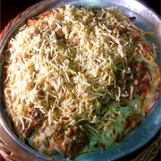 Clássicos: Strogonoff Bovino - Pizza Gigante (Ingredientes: Batata Palha, Molho de Tomate, Mussarela, Orégano, Strogonoff Bovino)