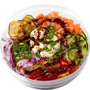 Poke Arte: Poke Arte Tradicional - Poke Arte (Ingredientes: Arroz, Cebola Roxa, Chips de batata doce, Cream Cheese, Salmão cru, Sunomono, Tomate Cereja)