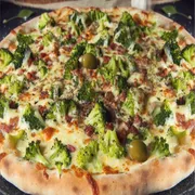 Clássicos: Brócolis - Pizza Gigante (Ingredientes: Alho e Oléo, Brócolis, Molho de Tomate, Mussarela, Orégano)