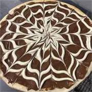 Doces: Dois Amores - Pizza Gigante (Ingredientes: Chocolate Branco, Chocolate Preto, Creme de Leite, Mussarela)