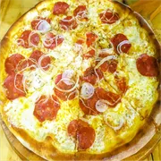Nobres: Salaminho - Pizza Gigante (Ingredientes: Molho de Tomate, Mussarela, Orégano, Salaminho)