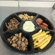 Picado Pequeno: Picado Pequeno - Picado Pequeno (Ingredientes: Batata Fritas, Calabresa, Coração, Frango em Cubos, Iscas de Carne, Maionese)