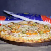 Premium: 27- Especial canadense - Pizza Grande (Ingredientes: Lombo Canadense,  Catupiry, Muçarela,  Tomate,  Cebola,  Azeitona,  orégano,  Bacon)