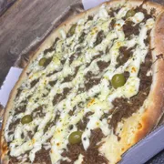 Premium: 32 - Costela c/ Catupiry - Pizza Grande (Ingredientes: Molho de Tomate, Muçarela, Costela Desfiada,  Catupiry, Orégano, Azeitona)