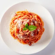 Comida: Espaguete a Bolonhesa - Comida (Ingredientes: Carne Moída, Molho De Tomate, Espaguete)